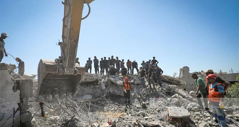 إسرائيل تواصل الهجمات على غزة والمداهمات بالضفة .. وتصعيد بـ &laquo;الأقصى&raquo;