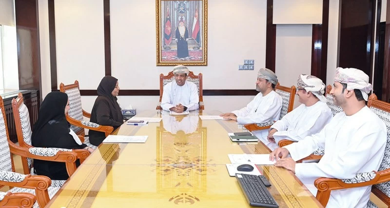 اللجنة الرئيسة لمسابقة الإجادة الإعلامية تطلع على تقييم الأعمال المتقدمة