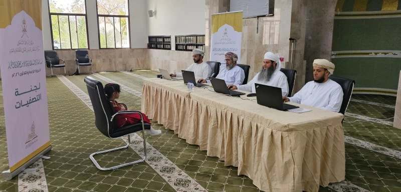 لجنة تصفيات مسابقة السلطان قابوس للقرآن الكريم تزور مركز دماء والطائيين