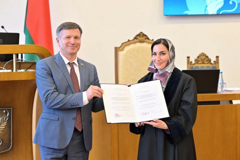 جامعة بيلاروسيا تمنح الدكتورة منى بنت فهد الدكتوراه الفخرية