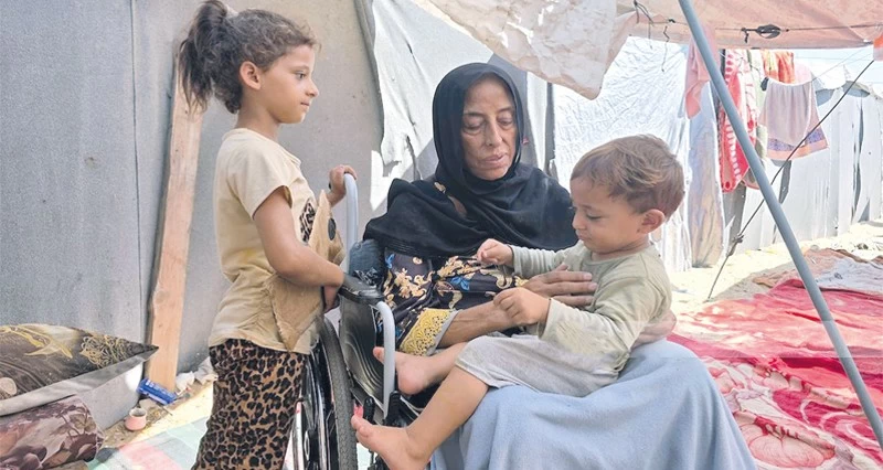 الاحتلال يصب نيرانه على النازحين فـي غزة .. ويزامن تصعيده مع هجمات المستوطنين بالضفة والقدس
