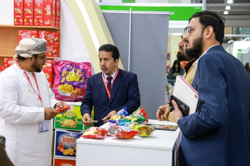 سلطنة عُمان تعزز حضور منتجاتها في السوق الروسية عبر معرض عالم الأغذية بموسكو