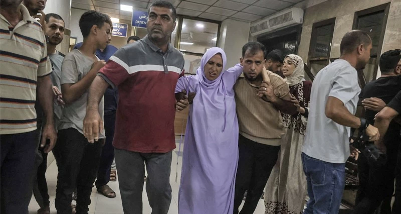 شهداء ومفقودون فـي انهيار بناية بغزة ونقص الأساسيات يهدد بالمزيد