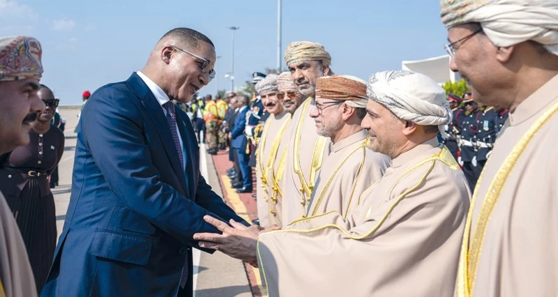 جلالة السلطان ورئيس بوتسوانا يبحثان مجالات التعاون القائمة بين البلدين وسبل تعزيزها