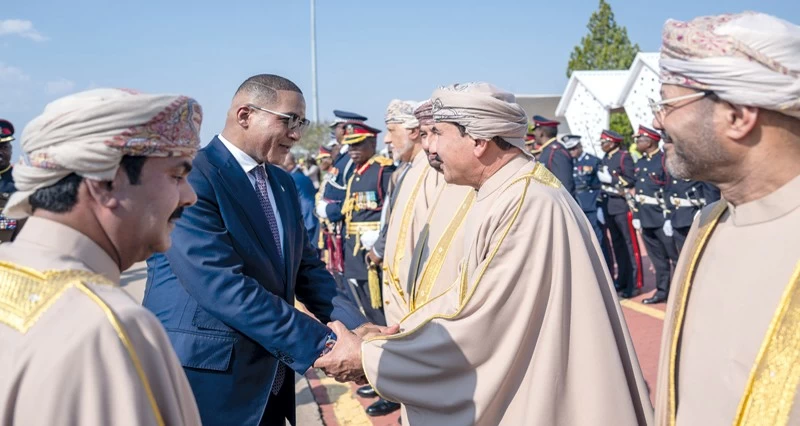 جلالة السلطان ورئيس بوتسوانا يبحثان مجالات التعاون القائمة بين البلدين وسبل تعزيزها