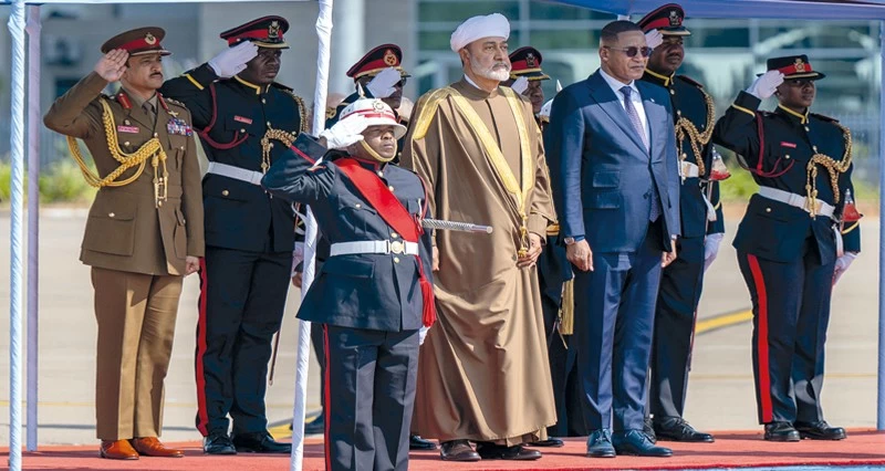 جلالة السلطان ورئيس بوتسوانا يبحثان مجالات التعاون القائمة بين البلدين وسبل تعزيزها