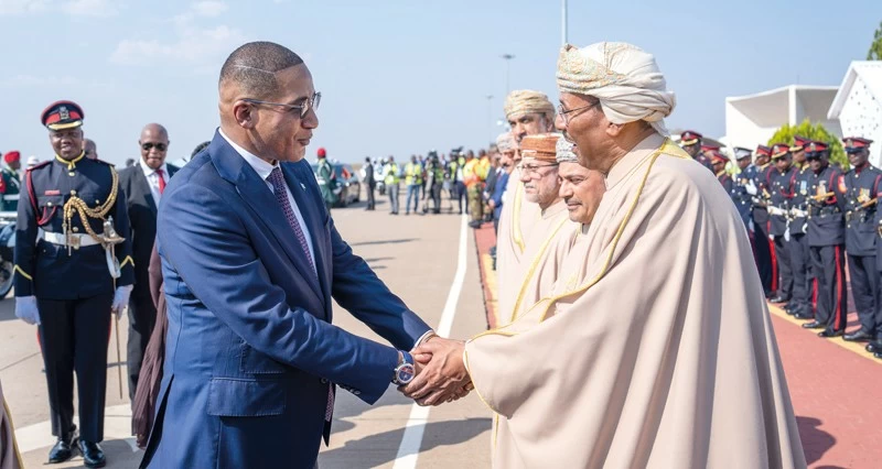 جلالة السلطان ورئيس بوتسوانا يبحثان مجالات التعاون القائمة بين البلدين وسبل تعزيزها