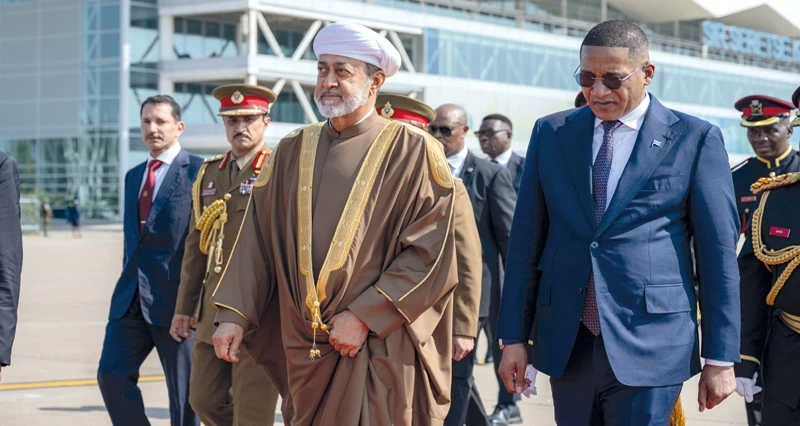 جلالة السلطان ورئيس بوتسوانا يبحثان مجالات التعاون القائمة بين البلدين وسبل تعزيزها