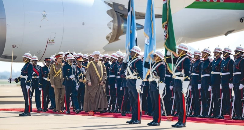 جلالة السلطان ورئيس بوتسوانا يبحثان مجالات التعاون القائمة بين البلدين وسبل تعزيزها