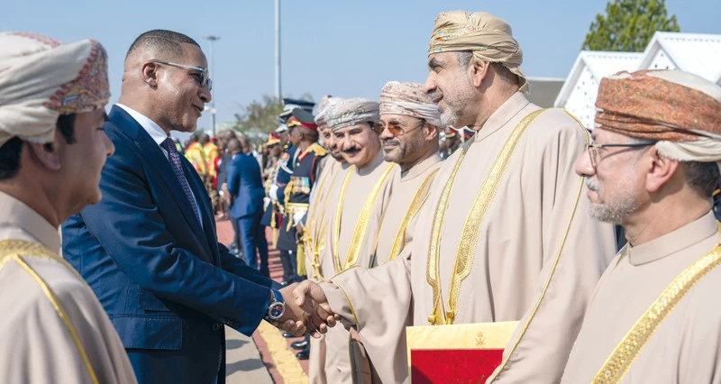 جلالة السلطان ورئيس بوتسوانا يبحثان مجالات التعاون القائمة بين البلدين وسبل تعزيزها