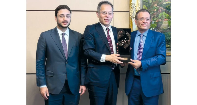 &laquo;تويوتا موتور كوربوريشن&raquo; تمنح سعود بهوان للسيارات جـــائـــزة المــــوزع الـــــذهبي المــــرمــــوقـــــة