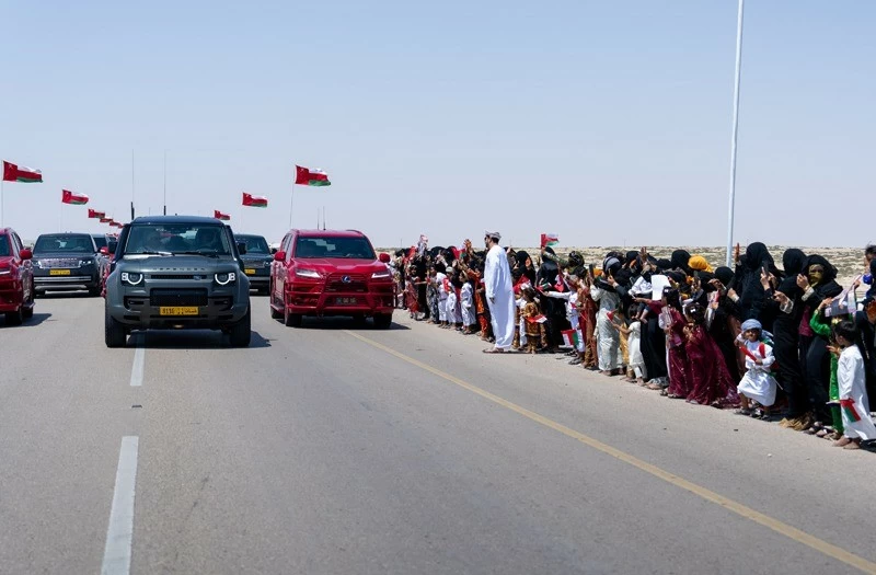 جلالةُ السُّلطان يقوم بزيارة تفقدية لمحافظتي الوسطى وجنوب الشرقية