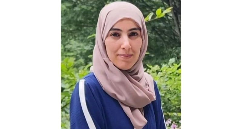 التشكيلية شيخة الريامية: الفن شريك حقيقي فـي صناعة الوعي الثفافـي وترسيخ الذائقة الجمالية