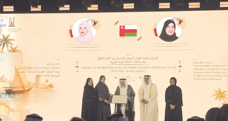 باحثتان عمانيتان تحصدان المركز الأول فـي جائزة الشارقة الدولية للتراث الثقافـي
