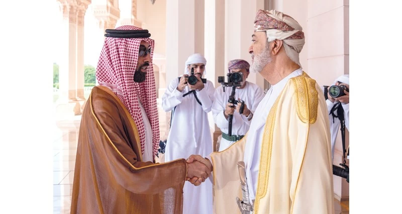 جلالة السلطان يبحث مع نائب حاكم أبوظبي عددا من الموضوعات التي تهم البلدين