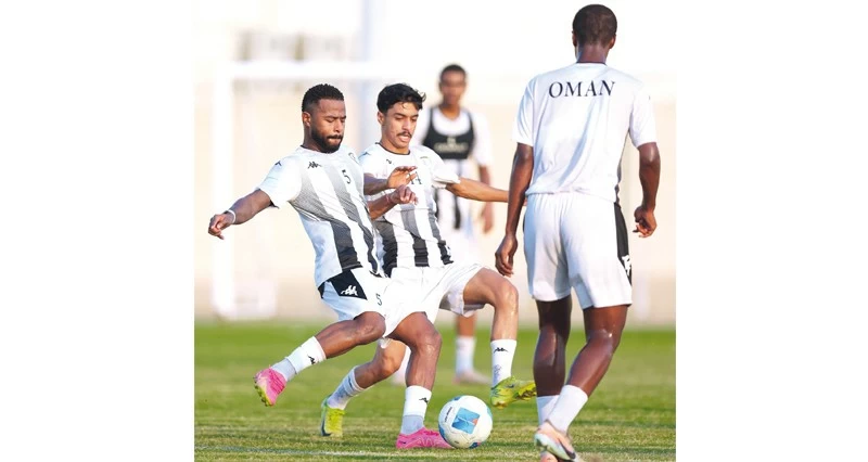تحضيرا للمشاركة فـي بطولة اتحاد غرب آسيا .. منتخبنا الأولمبي للقدم يواصل تدريباته بمعسكره الداخلي
