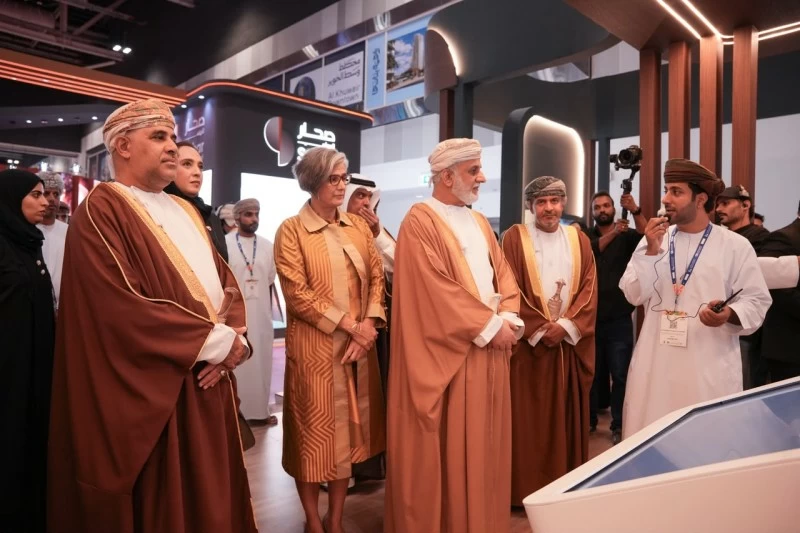 وزارة النقل والاتصالات وتقنية المعلومات تستعرض دور النقل والبنية الأساسية في بناء مدن مستدامة