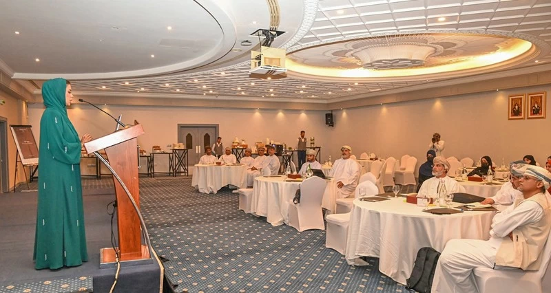 افتتاح الحلقة التحضيرية لمكافحة نبتة البارثينيوم بصلالة