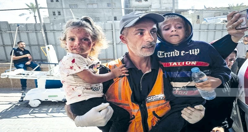 بعد تدمير 82% من المباني .. الاحتلال يمضي فـي قصف غزة ويمد الهدم للضفة