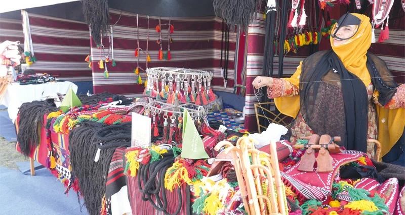 بنك ظفار يرعى مهرجان الكامل والوافـي لمزاينة الإبل لدعم الموروث الثقافـي العُماني