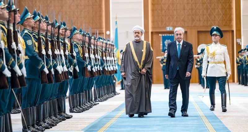 جلالة السلطان والرئيس الكازاخستاني يبحثان العلاقات بين البلدين وما يجمعهما من تفاهم ورغبة مشتركة فـي ترسيخ التعاون