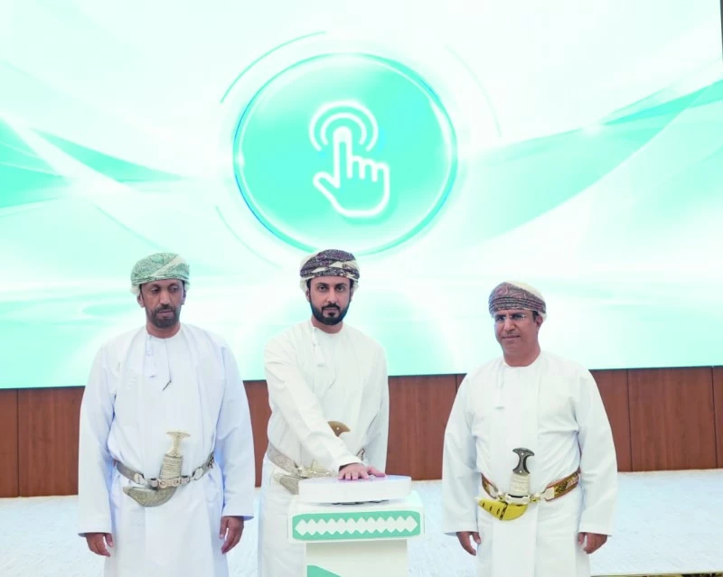 تدشين برامج وأعمال الحملات لمكافحة سوسة النخيل الحمراء بالظاهرة