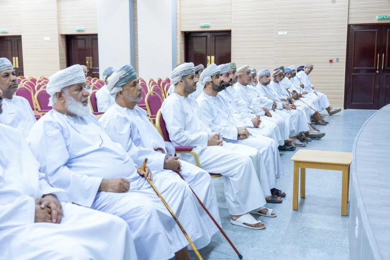 لقاء يناقش خدمات سوق العمل في الحمراء