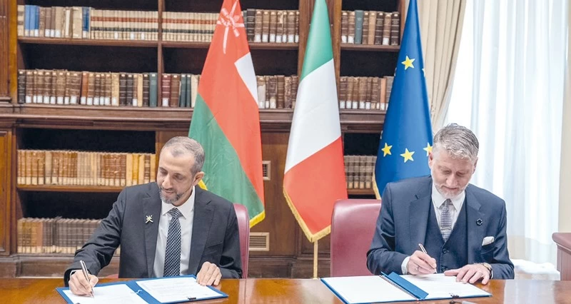 سلطنة عمان وإيطاليا توقعان مذكرة تفاهم لتعزيز التعاون فـي مجال التراث والمتاحف