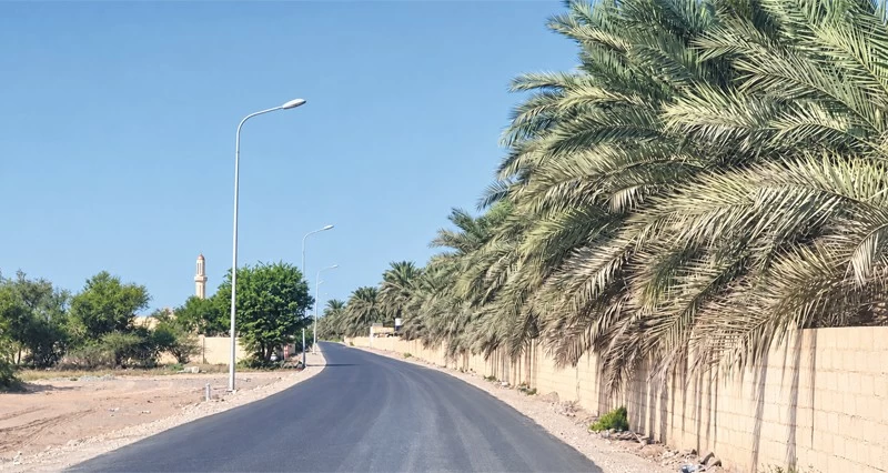 صيانة وإعادة رصف الطرق الداخلية فـي المصنعة