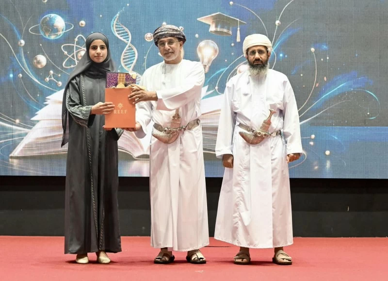 (حي المعرفة) يحتفي بالتفوق العلمي ويكرم 120 طالبا وطالبة في مسابقة (الأوائل) السادسة