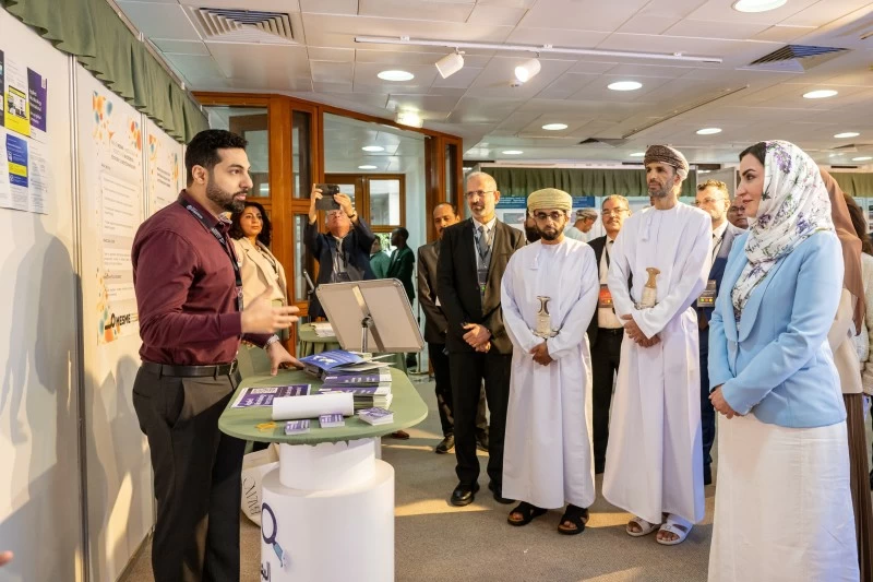بدء أعمال المؤتمر الدولي للأحياء الدقيقة بجامعة السلطان قابوس