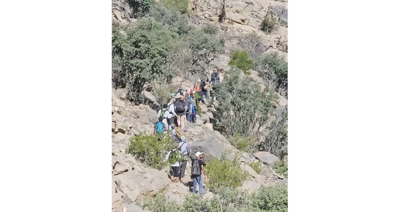 مسير جبلي فـي قرية وكان