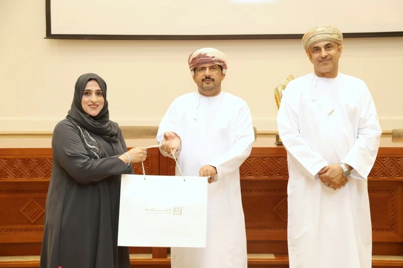 تكريم الطلبة المجيدين في المسابقات الرياضية المدرسية بشمال الباطنة