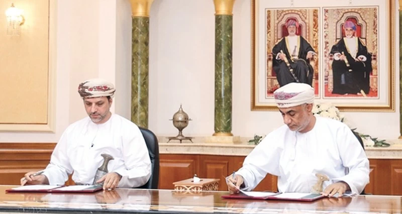 بلدية مسقط توقع اتفاقية مشروع النظام البلدي الموحد