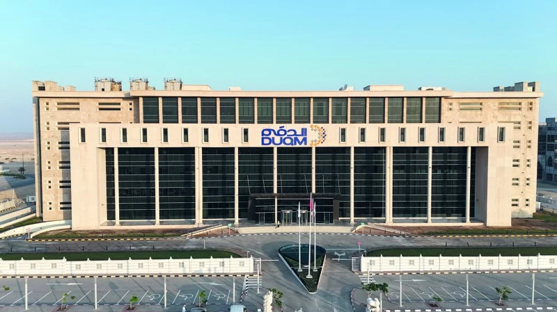 بطول 8.7 كيلومتر.. إسناد مشروع إنشاء الطرق والبنية الأساسية لمنطقة الصناعات السمكية بالدقم