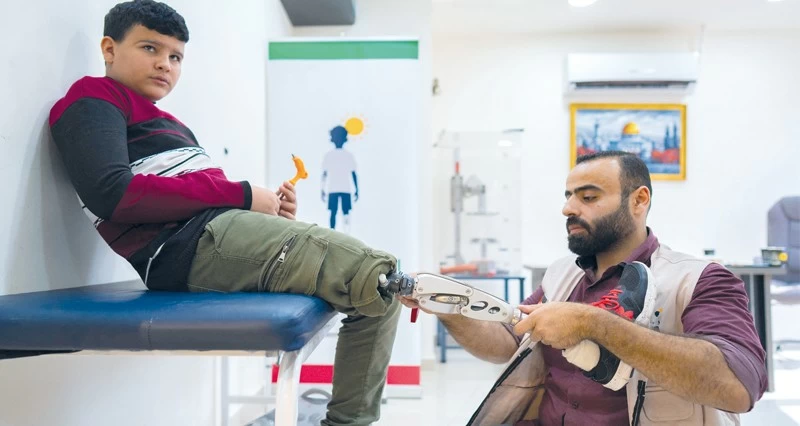 شهيدة ومصابون فـي قصف على شقة سكنية بغزة .. ومواجهات فـي اقتحام إسرائيلي لرام الله