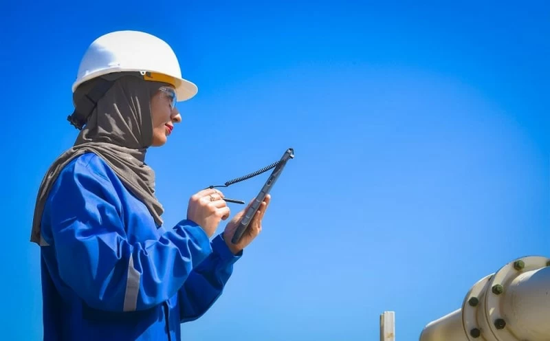يومُ المرأة العُمانية.. مسيرةُ عطاء وشراكةٌ فاعلةٌ في صناعة مستقبل الوطن