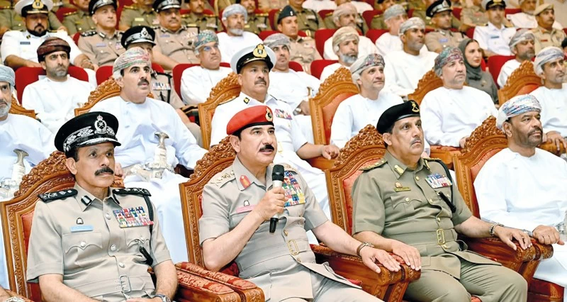 جلالة السلطان يدشن هوية هيئة الدفاع المدني والإسعاف