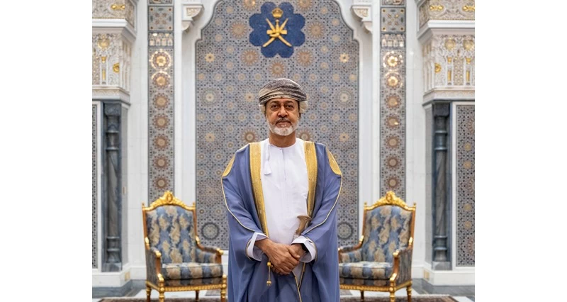 جلالة السلطان يمنح أوسمة لعدد من الشخصيات