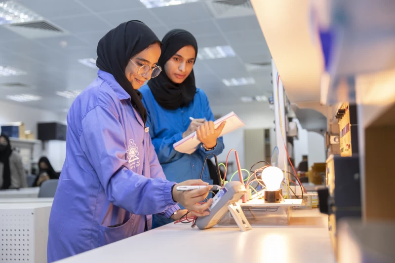 2.1 مليون أنثى في سلطنة عمان خلال عام 2025.. 71% منهن عُمانيات
