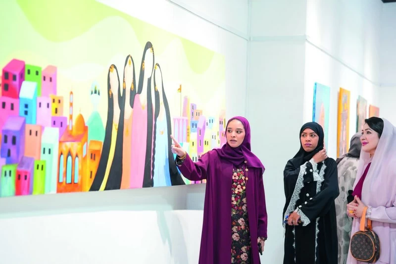 معرض 'الفنون سجايا' يحتفي بإبداعات المرأة العمانية بشمال الباطنة