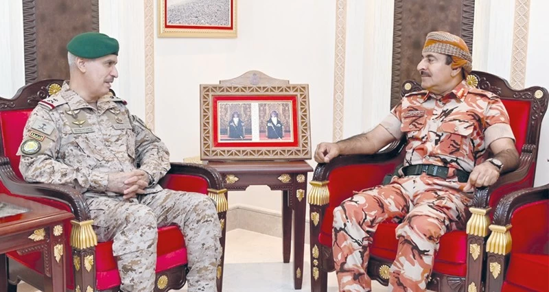 مناقشة الموضوعات العسكرية مع القيادة العسكرية الموحدة بدول المجلس