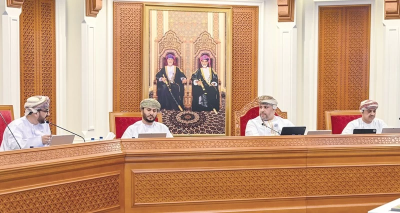 بلدي ظفار يستعرض مبادرات لتعزيز القيم المجتمعية وتطوير الخدمات