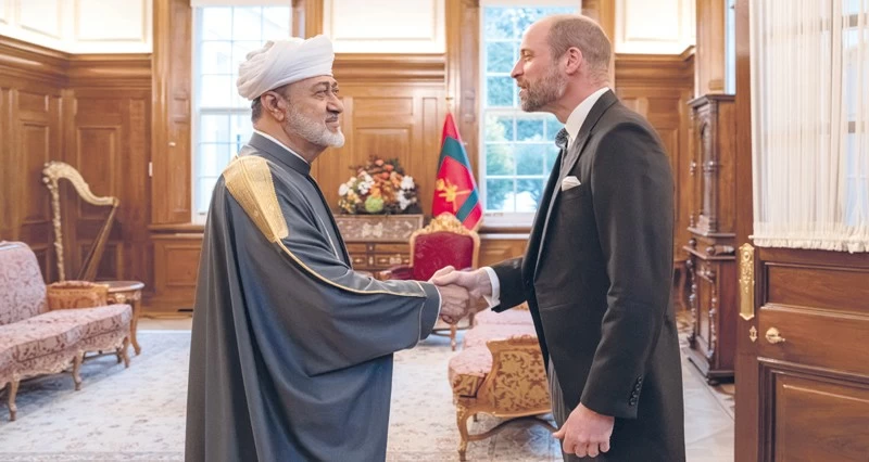 مراسم استقبال رسمية تكريما لجلالة السلطان فـي قلعة ويندسور وملك المملكة المتحدة فـي مقدمة المستقبلين