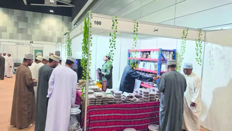 تجاوز 10 آلاف زائر.. معرض التمور والعسل يبرز خيرات النخيل والعسل ويرفع قدرتها التنافسية في الأسواق