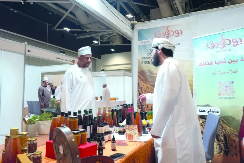 تجاوز 10 آلاف زائر.. معرض التمور والعسل يبرز خيرات النخيل والعسل ويرفع قدرتها التنافسية في الأسواق