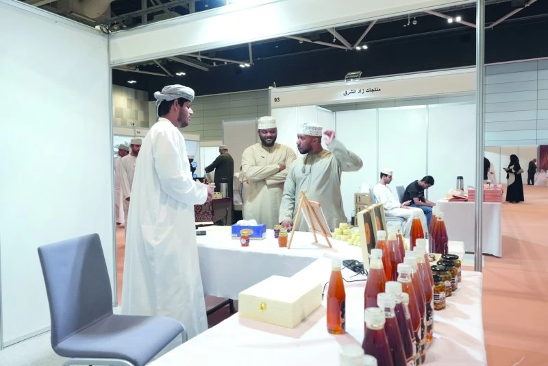 تجاوز 10 آلاف زائر.. معرض التمور والعسل يبرز خيرات النخيل والعسل ويرفع قدرتها التنافسية في الأسواق