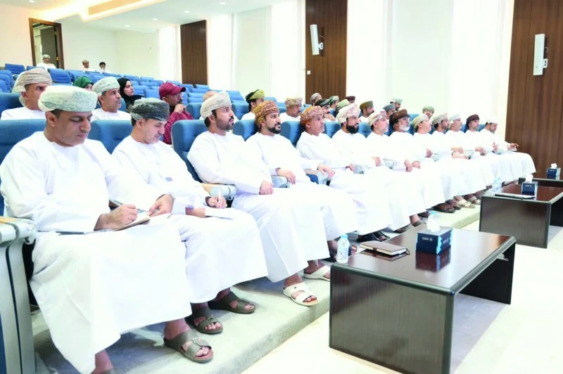 لقاء حواري يناقش لائحة إدارة وتنظيم المعارض وكيفية جلب الاستثمارات في الداخلية