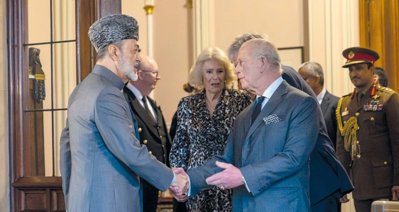 جلالة السلطان يبحث مع رئيس وزراء بريطانيا مسيرة العلاقات الثنائية والتطورات الإقليمية والدولية