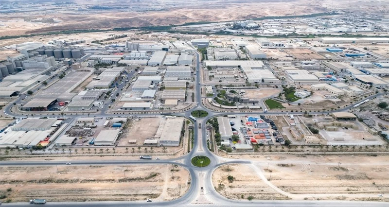 سلطنة عمان تعزز تحول مصانعها نحو الصناعة الذكية